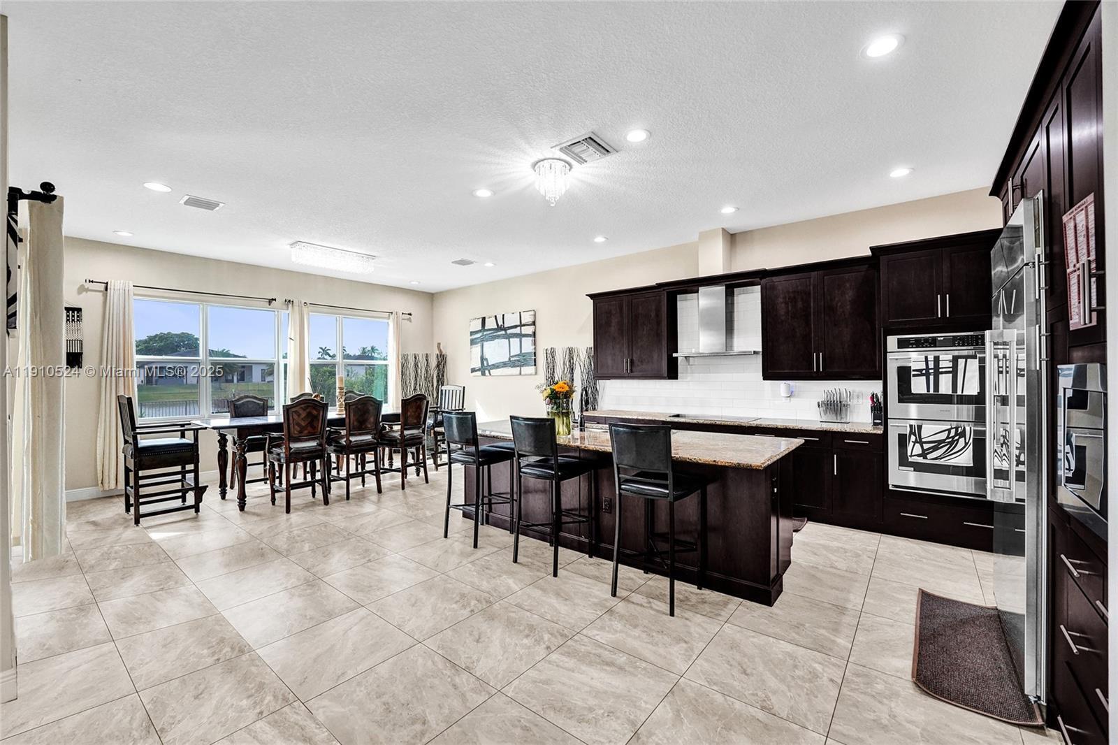 Building Photo - 6804 N Stillwater Shores Dr