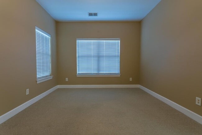 Building Photo - 114 Haven Cir