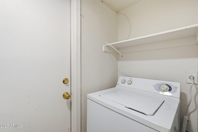 Building Photo - 1294 N Blackstone Dr