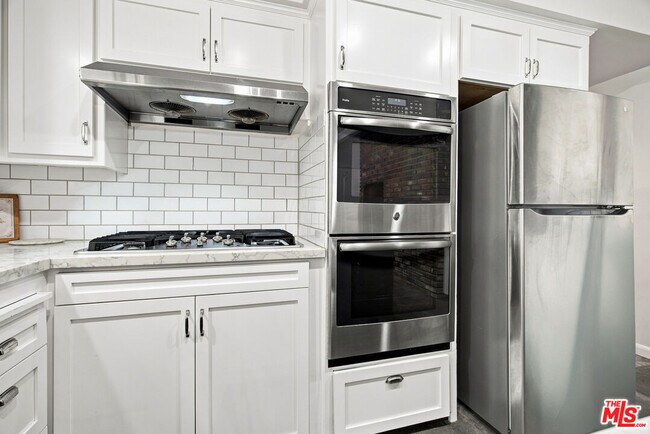 Building Photo - 110 S Elwood Ave