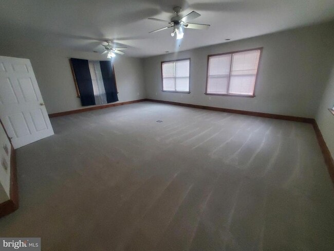 Building Photo - 2871 E High St