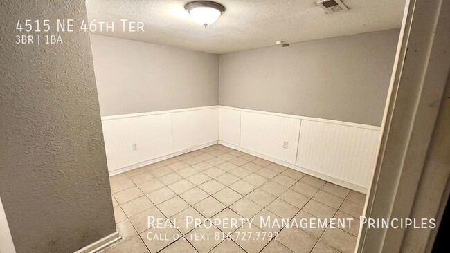 Building Photo - 4515 NE 46th Terrace