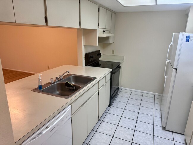 Building Photo - 2/1 Townhome Located in Carrollwood WITH G...