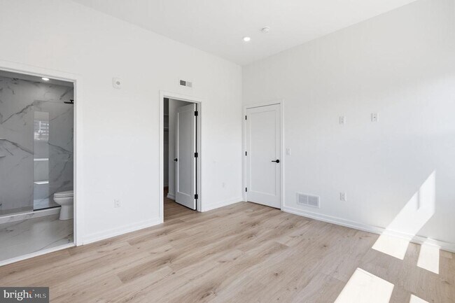 Building Photo - 209 New St