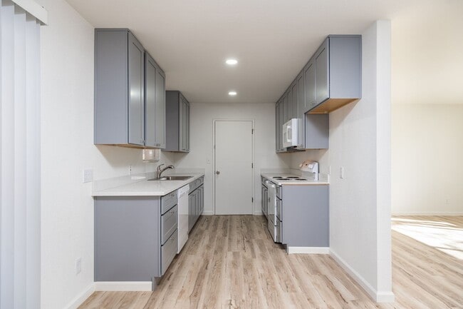 Building Photo - Goldenwood