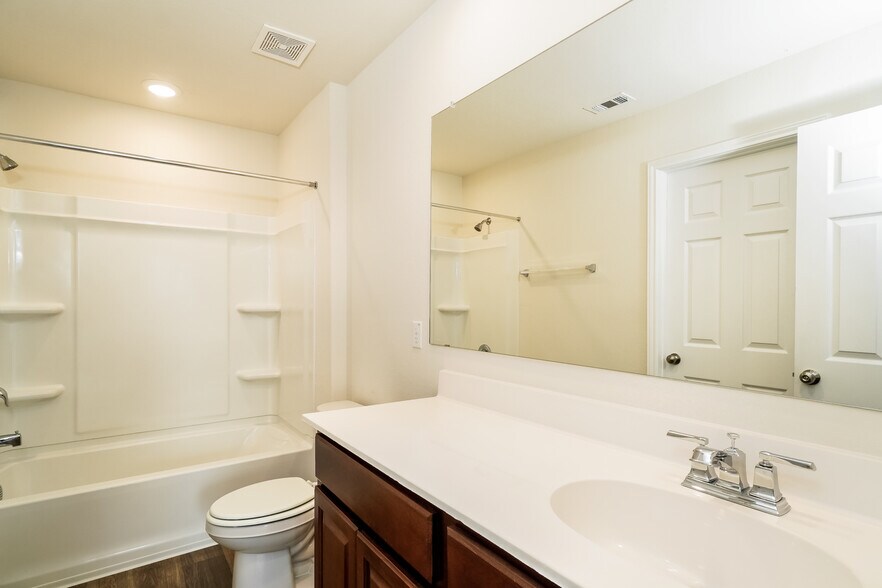 Building Photo - 819 Retama Pass