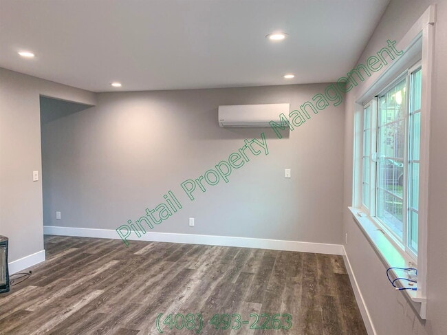 Building Photo - 756 N 11th St