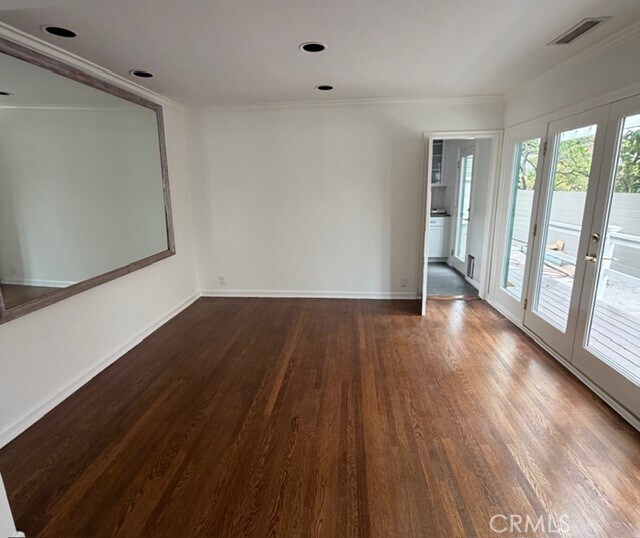 Building Photo - 402 N Irving Blvd