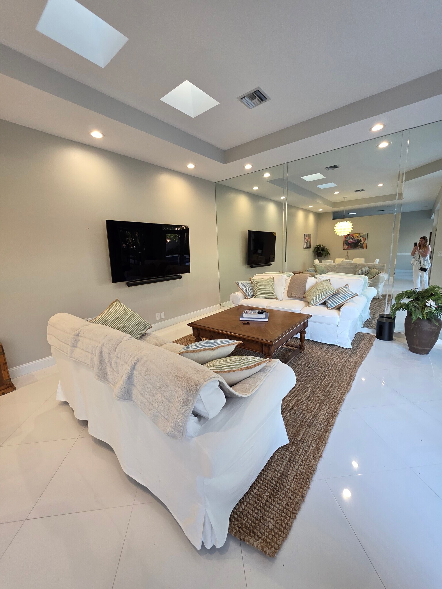 Building Photo - 23164 Via Stel