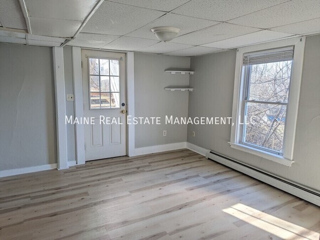 Building Photo - 207 S Main St