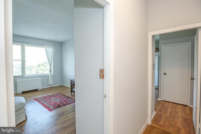 Building Photo - 4401 Roland Ave
