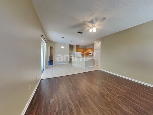 Building Photo - 13712 Lakes Way