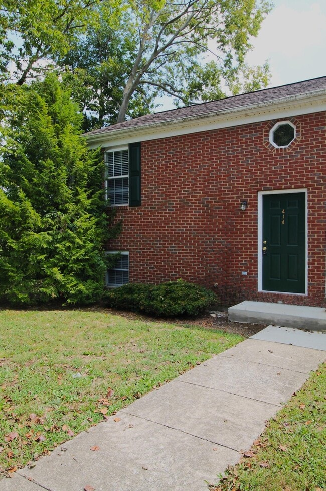 Primary Photo - 414 Lakeview Dr