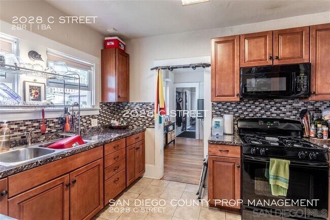 Building Photo - 2028 C St