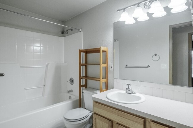 Building Photo - 5448 Siletz Ln
