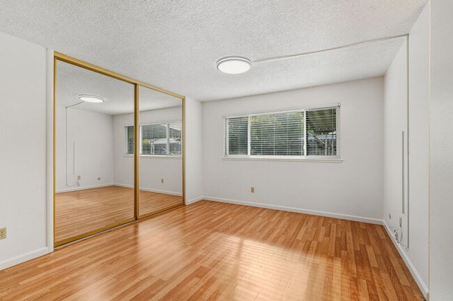 Building Photo - 10028 Biscanewoods Way