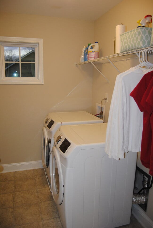 Building Photo - Spacious 4-Bedroom Home with Loft, New Car...