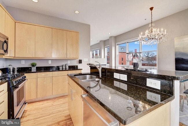 Building Photo - 1662 N Quinn St