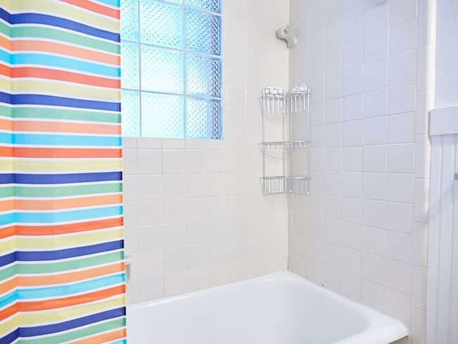 Building Photo - R0504