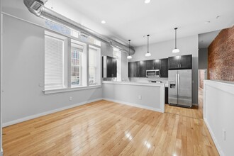 Building Photo - 1942