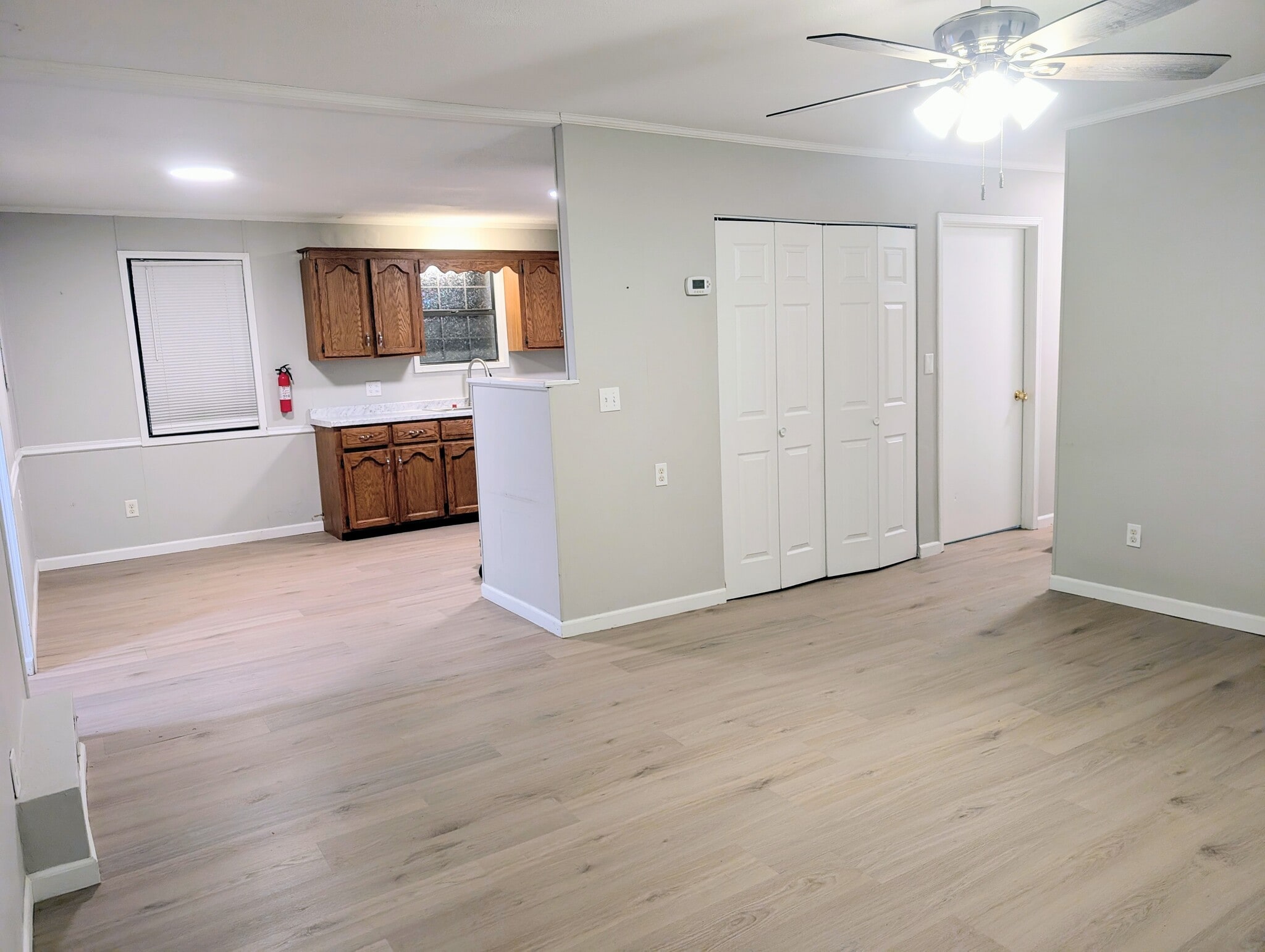 Building Photo - 200 E Jean St