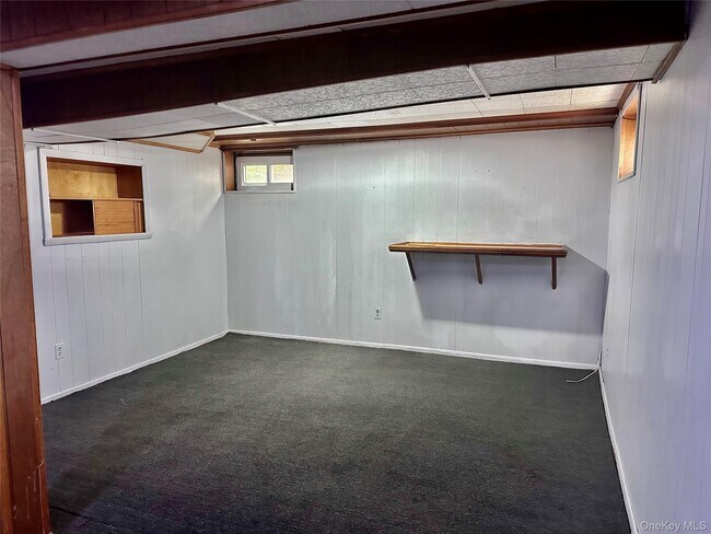 Building Photo - 484 Chelsea Rd