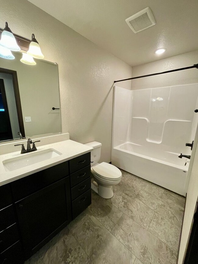 Building Photo - * GAME-CHANGING-MOVE-IN-SPECIAL * 4 Bedroom, 3 Bathroom with Office for Rent