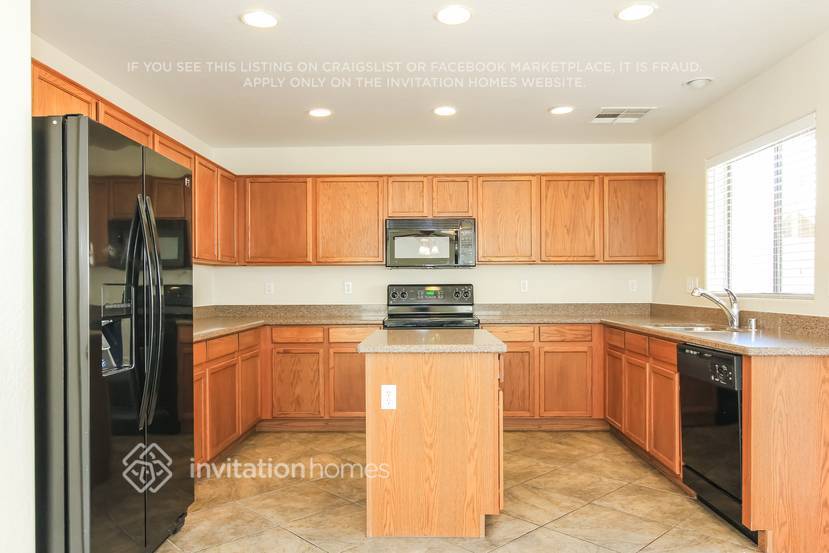 Building Photo - 27603 N 63rd Dr