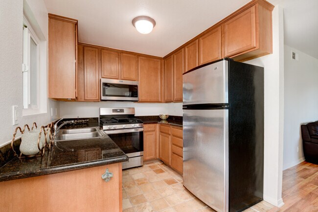 Building Photo - 526 Calle Montecito