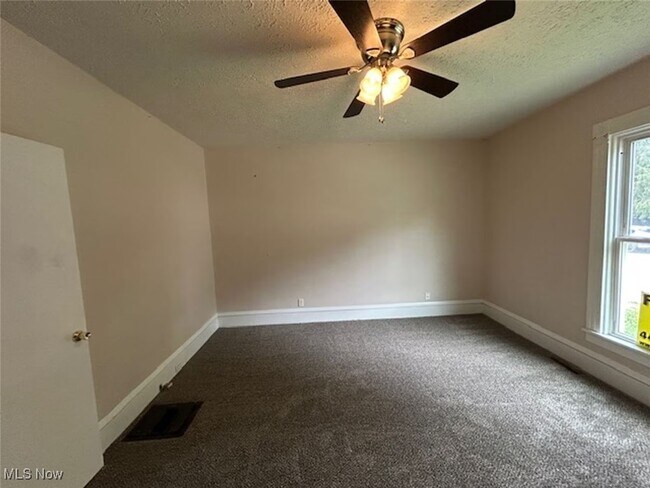 Building Photo - 218 Gates Ave