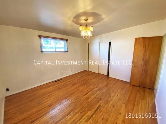 Building Photo - 1455 E 4230 S