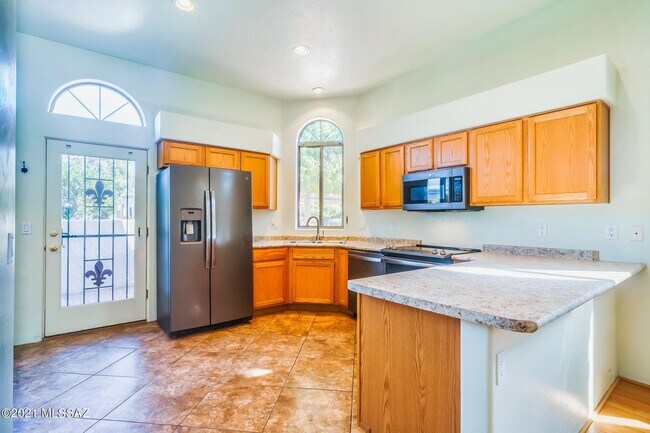 Building Photo - 2421 W Via Di Silvio