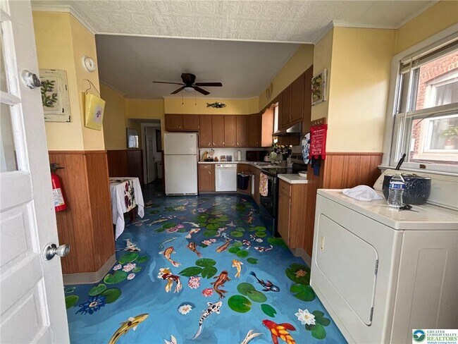 Building Photo - 2248 Birch St