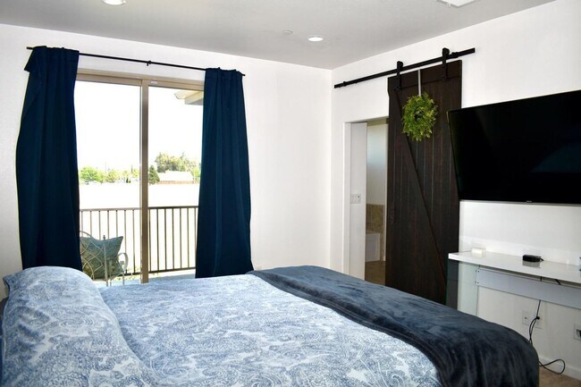 Building Photo - Stunning 3-Bedroom, 2.5-Bathroom Home for ...
