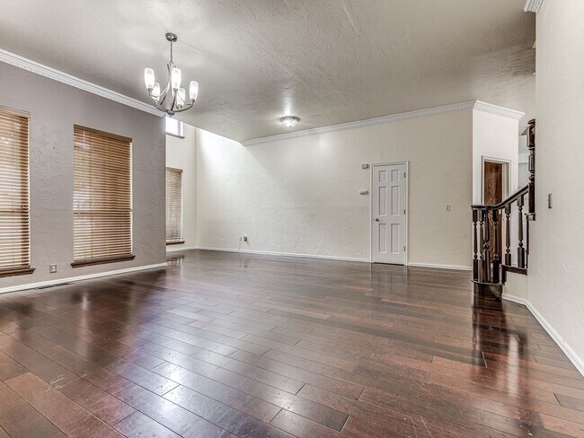 Building Photo - Spacious Home + East Edmond + 4 bedrooms + Fox Lake