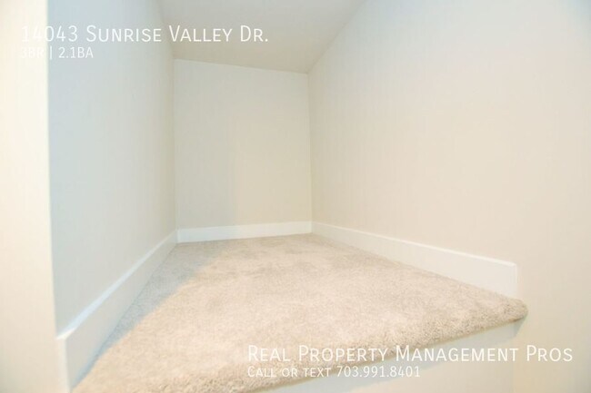 Building Photo - 14043 Sunrise Valley Dr