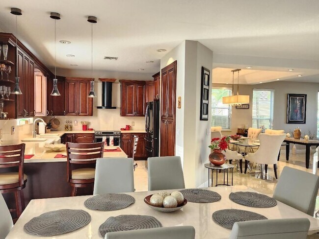 Building Photo - 1851 Corsica Dr