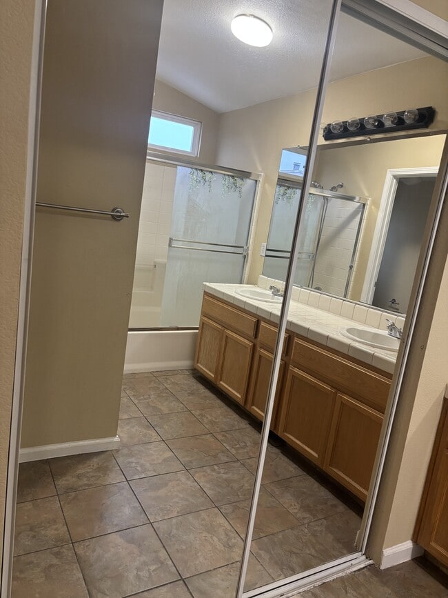 Building Photo - 2520 Arcadia Ct