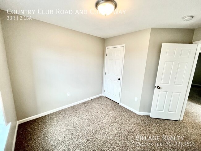 Building Photo - 703 Country Club Rd