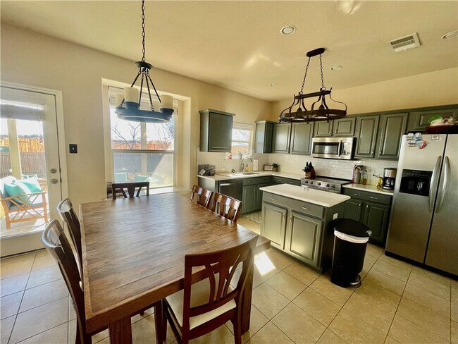 Building Photo - 1010 Aiken Dr