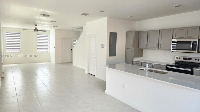 Building Photo - 371 NE 16th St