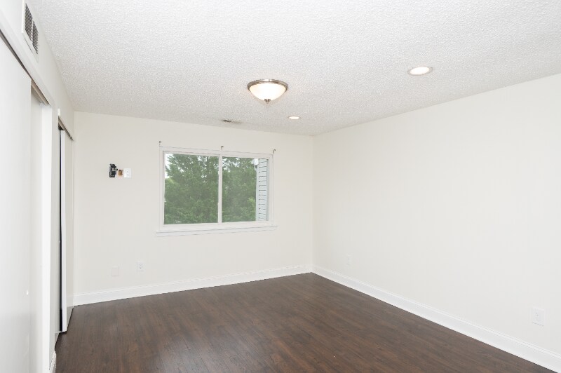Building Photo - 526 Chanticleer