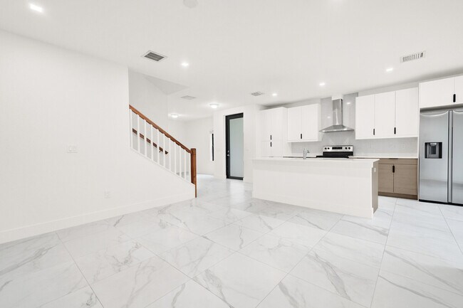 Building Photo - 407 Bella Sol Way