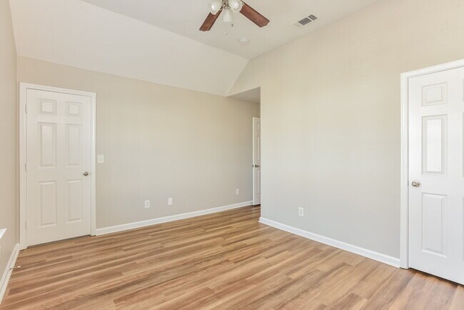 Building Photo - 8025 Logan Dr