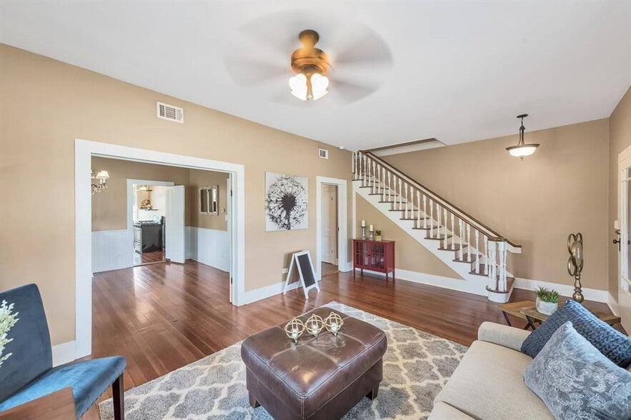 Formal Living Room - 10152 FM949