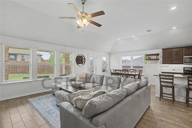 Building Photo - 1825 Agarito Dr