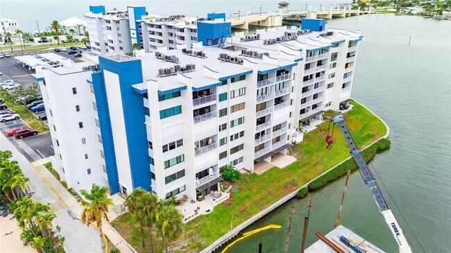 Building Photo - 450 Treasure Island Causeway