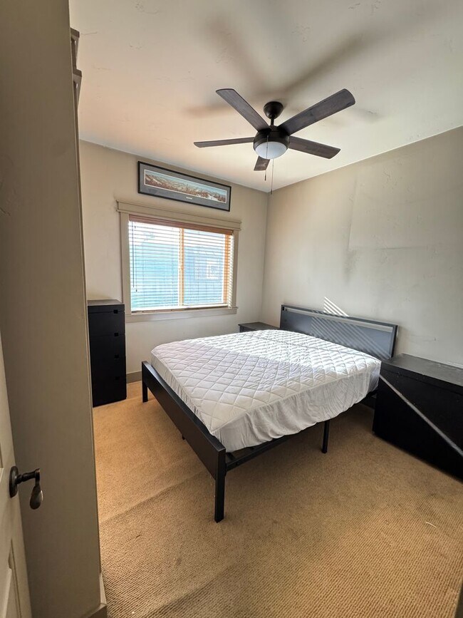 Building Photo - Fully Furnished Mountain Home with Private Deck