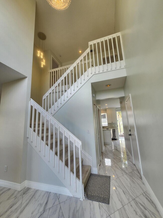 Building Photo - 18860 La Costa Ln