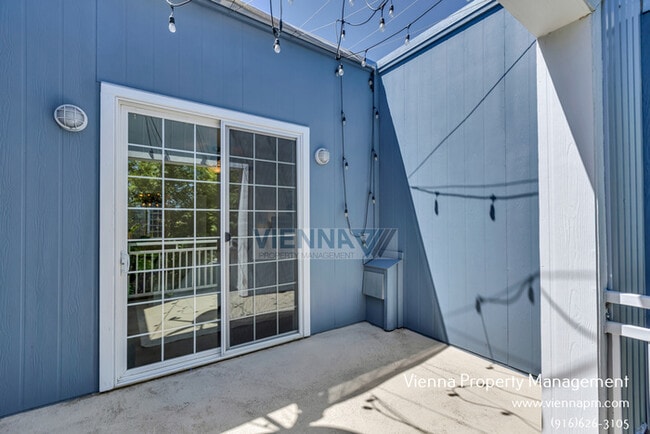 Building Photo - 403 Harriet Ln